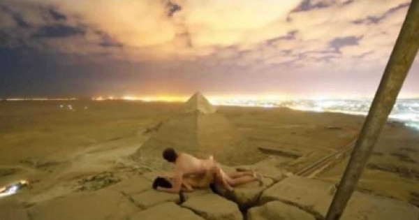 Vídeo de casal fazendo sexo no alto de uma pirâmide choca o Egito