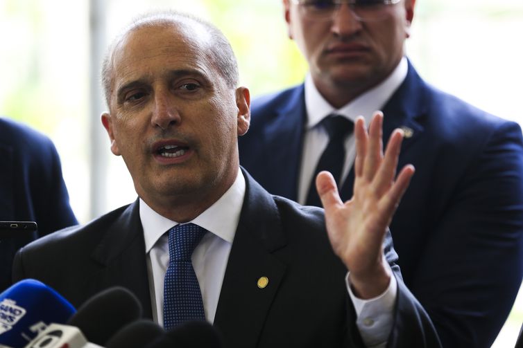 Onyx apresenta lista dos 22 ministérios do governo Bolsonaro