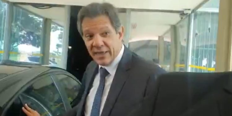 Haddad diz que percentual do imposto sobre combustíveis já está definido