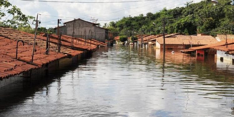 Cerca de quatro milhões de pessoas vivem em áreas de risco no Brasil