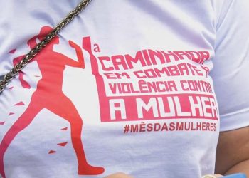 Caminhada pelo fim da violência contra à mulher reúne milhares de pessoas em Feira de Santana