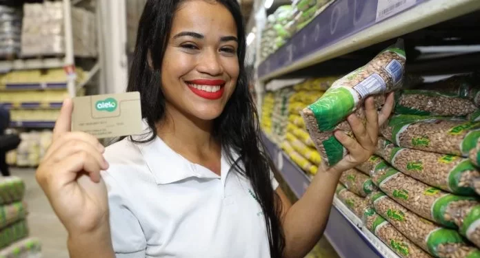 Governo da Bahia anuncia pagamento do Bolsa Presença para 298 mil estudantes nesta quarta