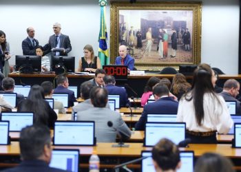 Flávio Dino irá à CCJ esclarecer ações pós-8 de janeiro e ida ao Complexo da Maré