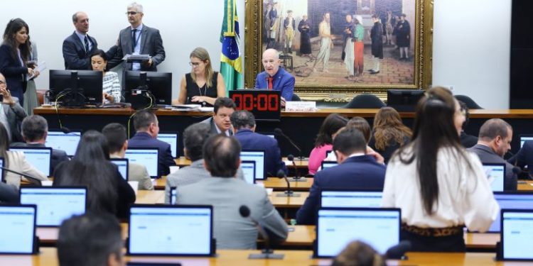 Flávio Dino irá à CCJ esclarecer ações pós-8 de janeiro e ida ao Complexo da Maré
