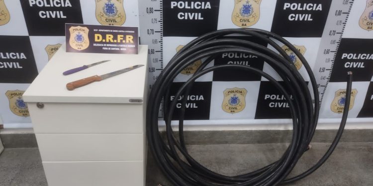 Suspeito de furtar cabos elétricos ameaça policiais com faca