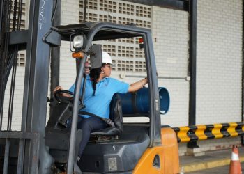 Cresce presença feminina em cursos profissionalizantes da área industrial