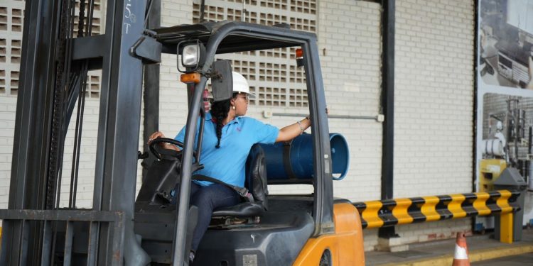 Cresce presença feminina em cursos profissionalizantes da área industrial
