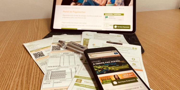 Mais de um milhão de baianos podem ter até 65% de desconto na conta de energia