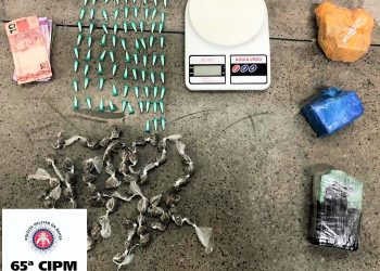 PM apreende drogas no bairro Viveiros em Feira de Santana