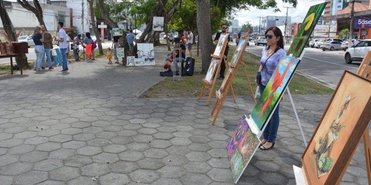 Oficina de pintura para o público infantil no Espaço Marcus Moraes neste domingo