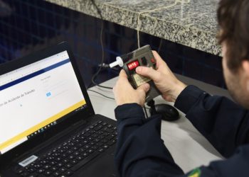 Caminhoneiro embriagado provoca acidente e acaba detido pela PRF na BR 324