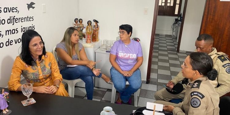 Comandante da Operação Ronda Maria da Penha participa de reunião com Secretária Municipal de Políticas para Mulheres
