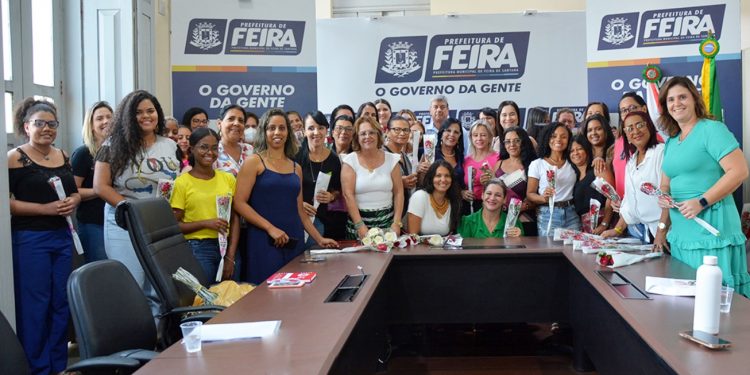 Prefeito Colbert Filho homenageia mulheres que atuam na administração municipal