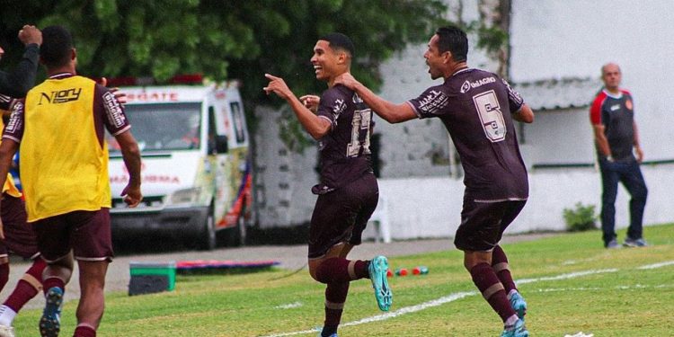 Jacuipense vence a Juazeirense e decidirá título do Campeonato Baiano com o Bahia