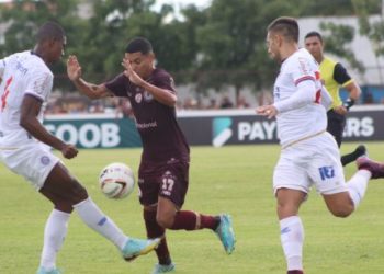 Jacuipense e Bahia empatam pela final do Baianão