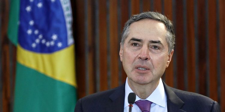 Ministro do STF Luís Roberto Barroso recebe alta hospitalar