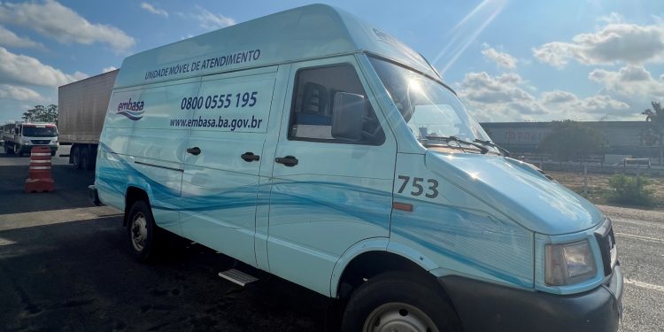 Unidade Móvel Embasa leva atendimento ao público no Conjunto Liberdade, em Feira de Santana