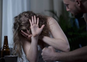 35 mulheres foram agredidas por minuto no Brasil em 2022, diz pesquisa