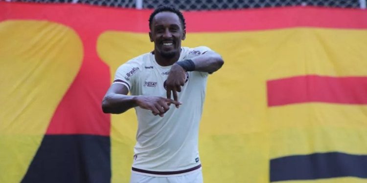 Vitória acerta contratação com Welder, centroavante do Jacuipense