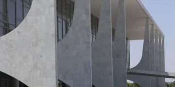 Governo exclui EBC, Correios, Serpro e mais de privatização