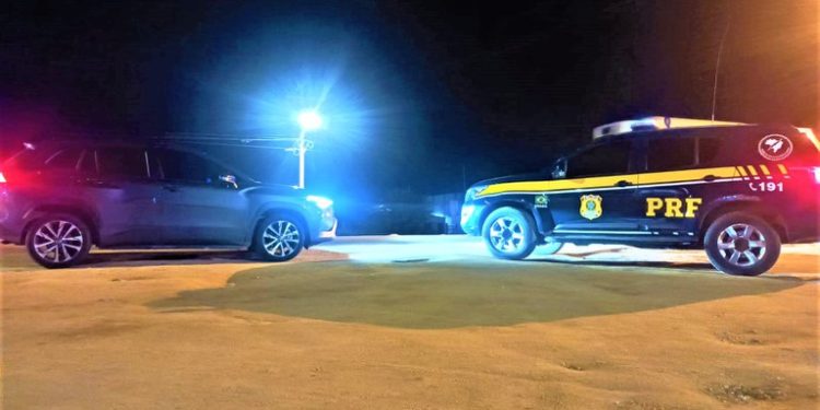 Homem recebe R$ 4 mil para levar carro roubado do Rio de Janeiro até Feira de Santana