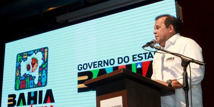 Geraldo Júnior apresenta Bahia Sem Fome em Feira de Santana