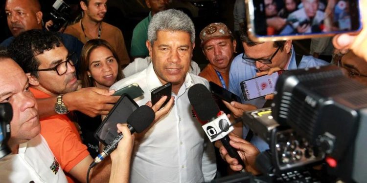 Governador prestigia a abertura da Micareta de Feira e visita unidades de serviços oferecidos pelas secretarias