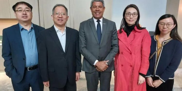 Na China, Jerônimo oficializa projeto para instalação de fábrica em Camaçari