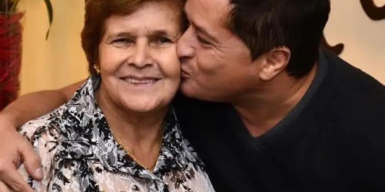 Mãe de Leonardo é enterrada no mesmo túmulo que o filho Leandro