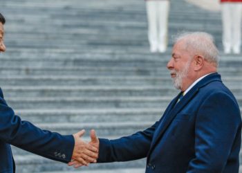 Em encontro com Xi Jinping, Lula diz que “ninguém vai proibir que Brasil aprimore relações” com China
