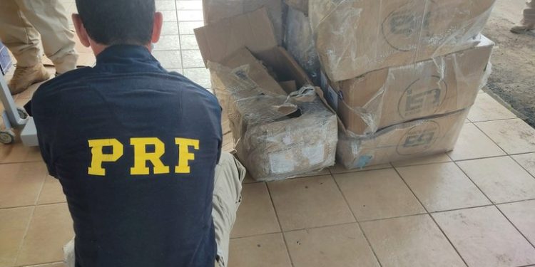 Meia tonelada de maconha e 21 Kg de cocaína são apreendidos pela PRF em Feira de Santana
