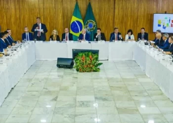Em reunião com Lula, Jerônimo defende ações conjuntas no enfrentamento à violência nas escolas