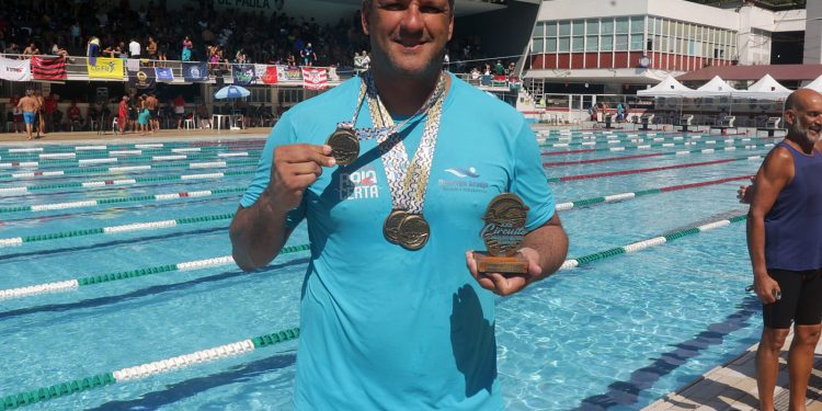 Nadadores feirenses conquistam medalhas no Campeonato Brasileiro Master de natação