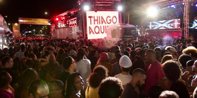 Thiago Aquino puxa a maior pipoca da Micareta neste domingo (23)