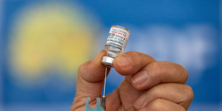 Covid-19: governo amplia vacina bivalente para todos acima de 18 anos