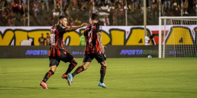 Vitória vence a Ponte Preta e estreia na Série B