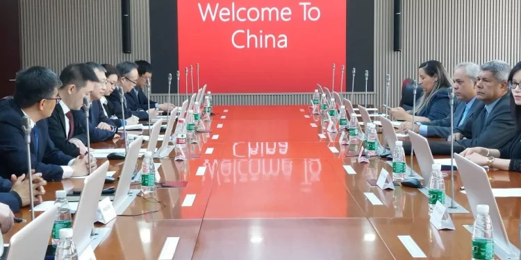 Governador na China visita empresas de tecnologia e estuda trazer conceito de cidades inteligentes para a Bahia