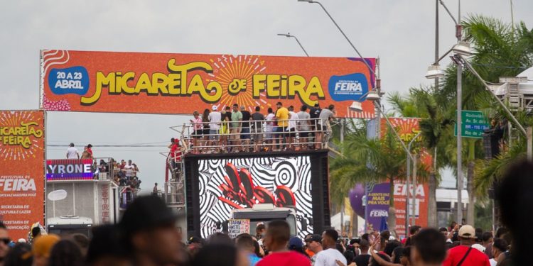 Bell Marques arrasta uma multidão no segundo dia da Micareta de Feira