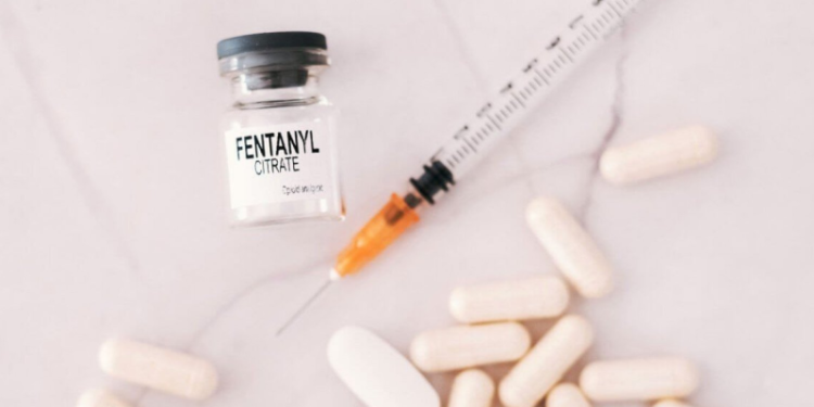 Fentanil já é encontrado no Brasil misturado a outras drogas; consumo é preocupação nos EUA