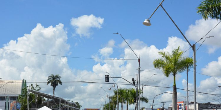 Barraqueiros e motoristas de Trio passarão por capacitação em segurança com rede elétrica