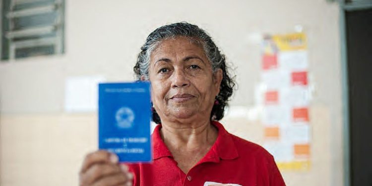 PEC das domésticas: informalidade e precariedade persistem no país