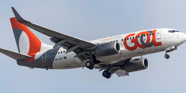 Passageira expulsa de voo deve processar Gol por danos morais