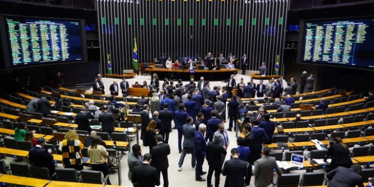 Câmara aprova texto-base do projeto do arcabouço fiscal