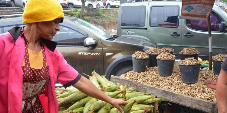 Iniciada procura por produtos típicos do período junino no Centro de Abastecimento