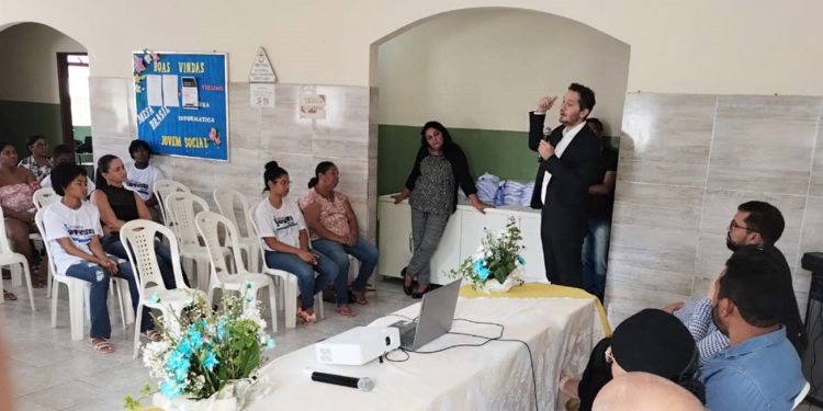 Projeto oferta curso de capacitação profissional a jovens em situação de vulnerabilidade