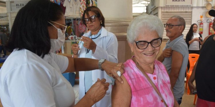 Quase 10 mil doses de vacinas aplicadas no Dia D de imunização