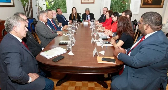 Governo do Estado entrega projeto da Lei de Diretrizes Orçamentárias 2024 à Alba