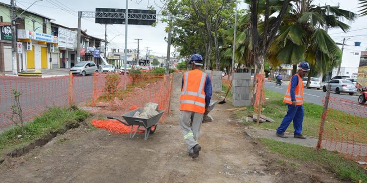 Obra de implantação da ciclovia na avenida Fraga Maia será concluída em oito meses