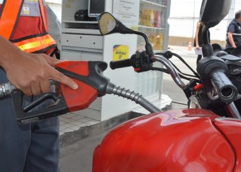 Procon fiscaliza postos de combustíveis após redução do preço nas distribuidoras