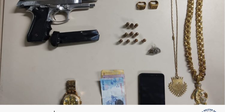 CPRL: Homem é conduzido por porte ilegal de arma de fogo pela Rondesp Leste em Feira de Santana